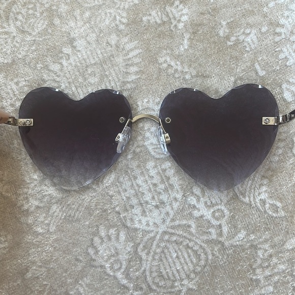 Brand New Frye & Co Heart Shape Sunglasses Beveled Gradient Lens 100% UV Protect